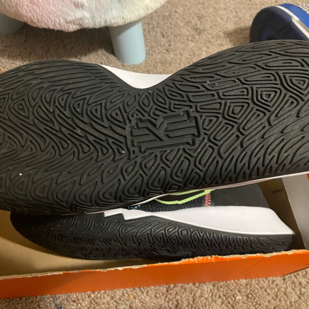 Kyrie flytrap IV - Picture 2 of 4